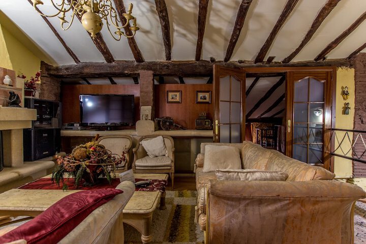 Room 11 of 25