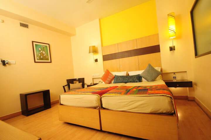 Room 12 of 40