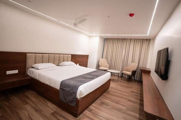 Room 2 of 6