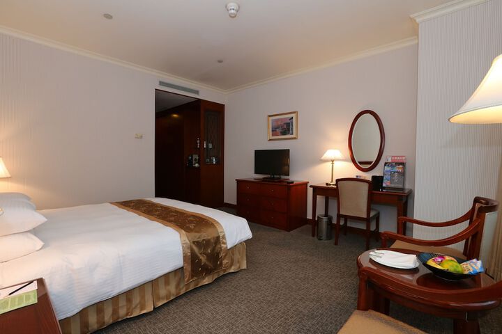 Room 8 of 43