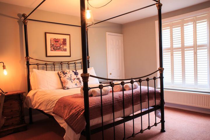 Room 2 of 20