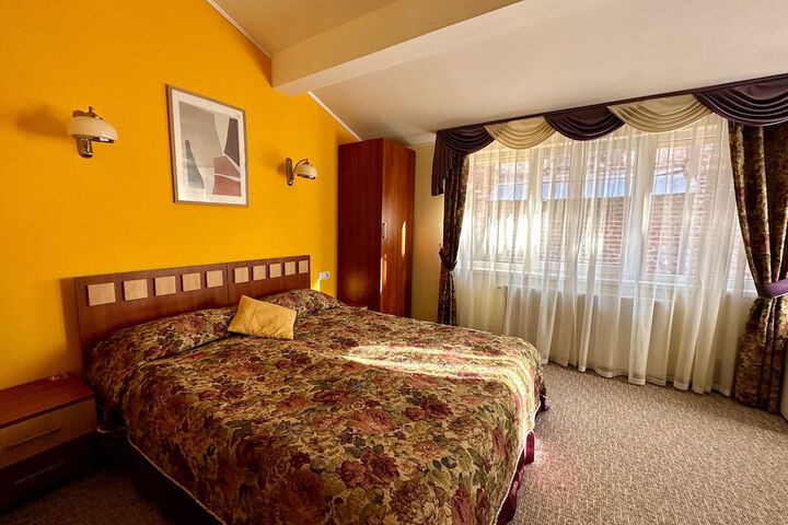 Room 25 of 44