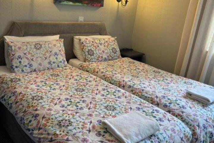 Room 6 of 18