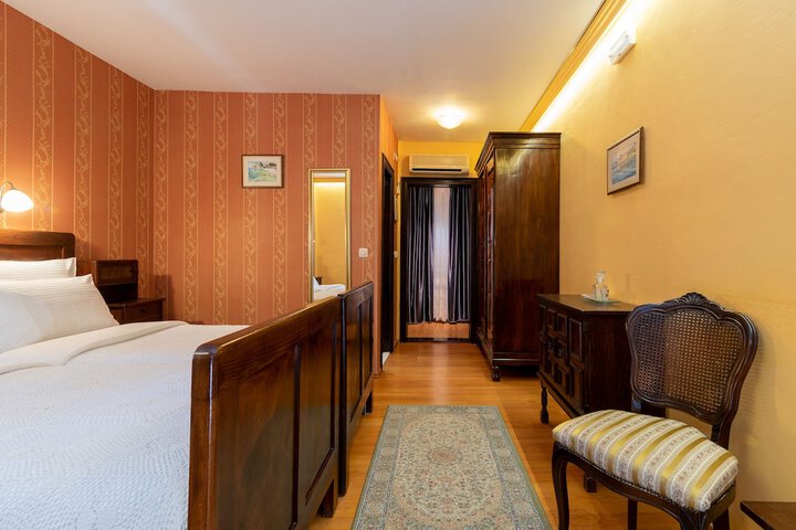 Room 46 of 108