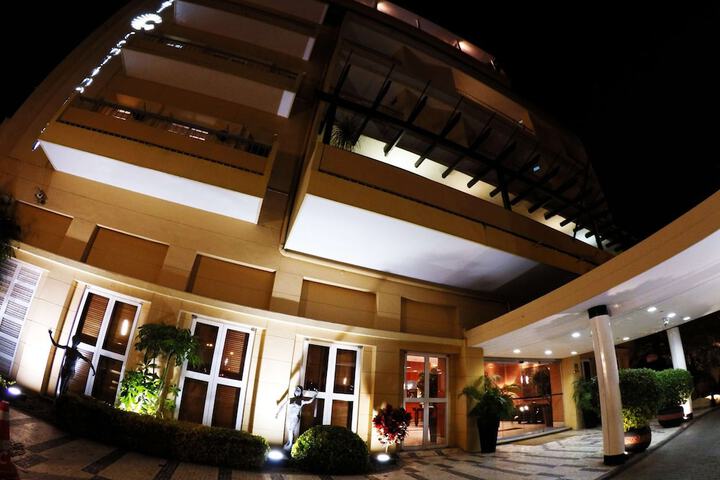 Hotel 74 of 79