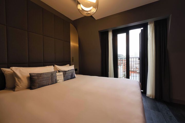 Room 32 of 90