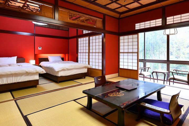 Room 18 of 143