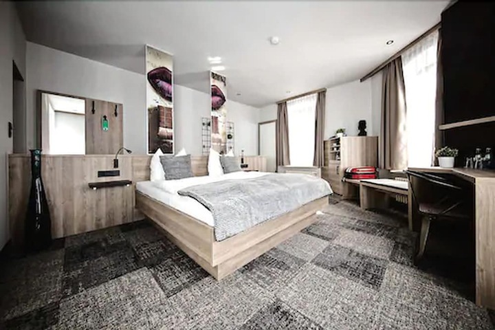 Room 2 of 30