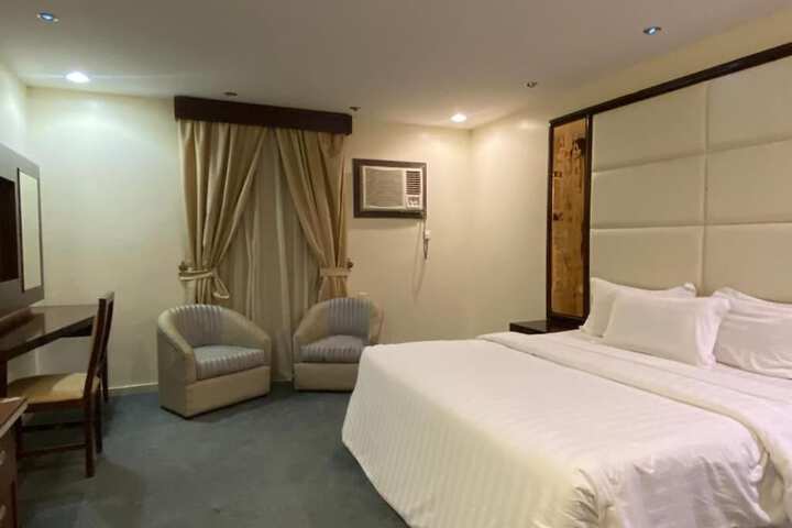 Room 12 of 80