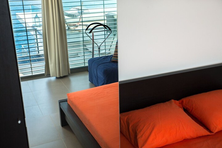 Room 13 of 142