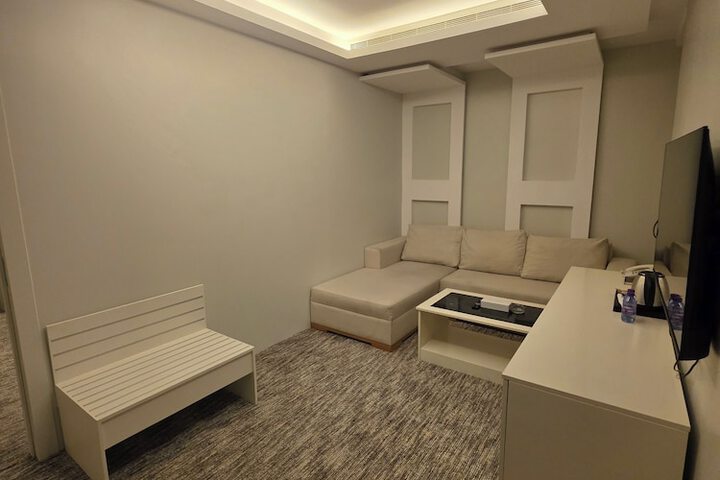 Room 17 of 24