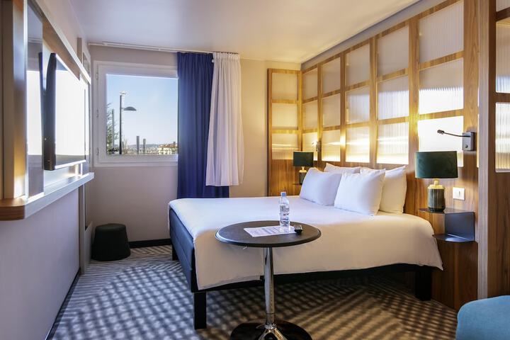 Room 10 of 31