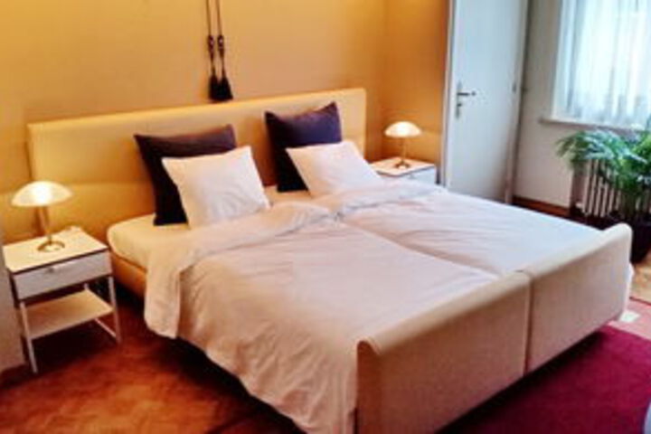 Room 10 of 33