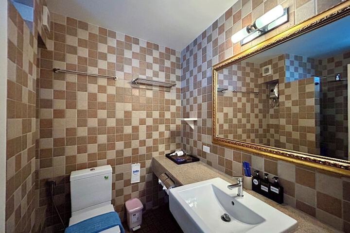 Room 62 of 104
