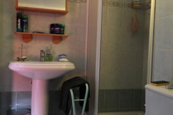 Room 6 of 37