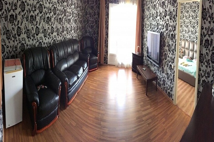 Room 13 of 93
