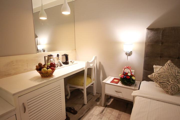 Room 28 of 51