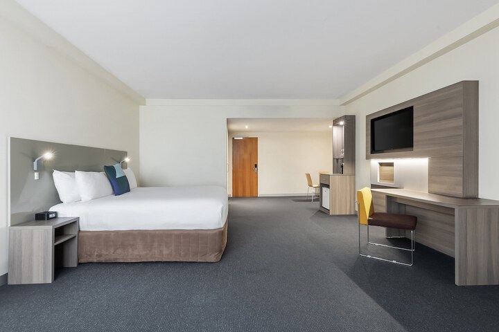Room 5 of 48