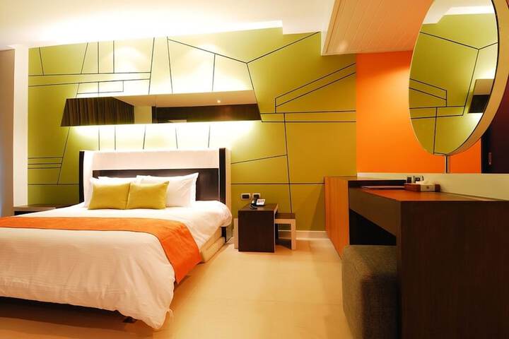 Room 43 of 168