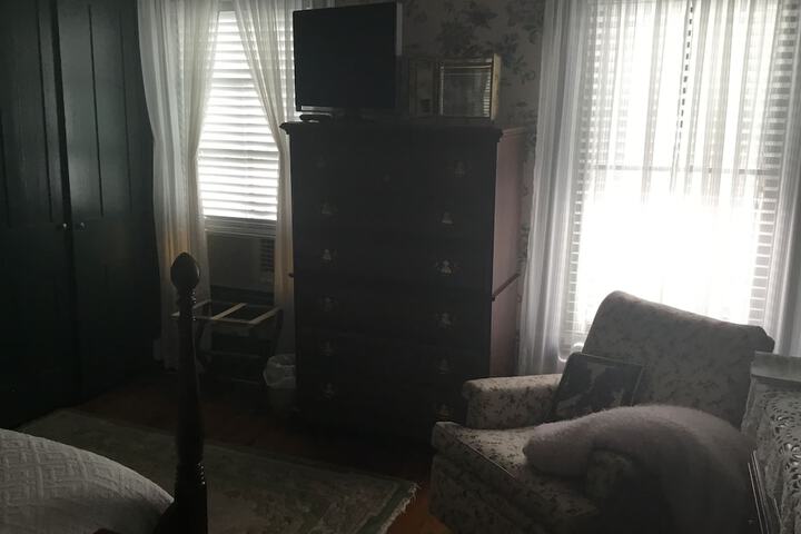 Room 9 of 47
