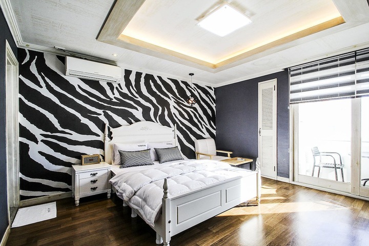 Room 33 of 41
