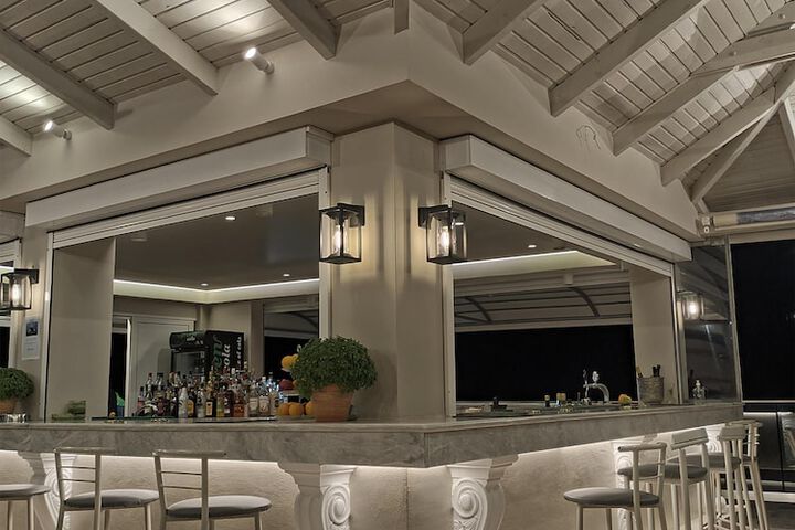 Lounge 71 of 105