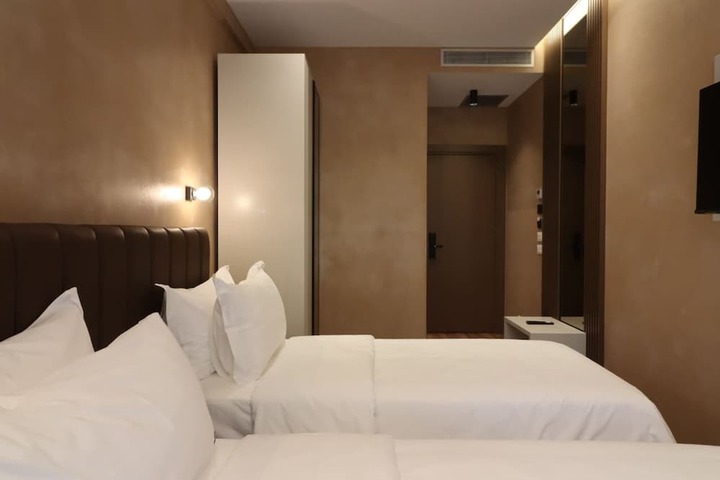 Room 45 of 112