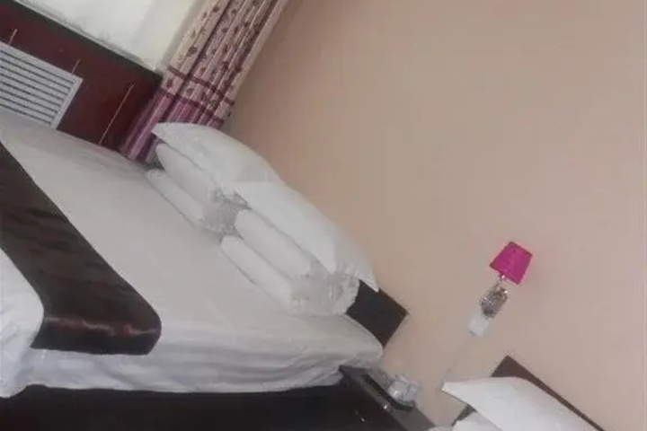 Room 2 of 10