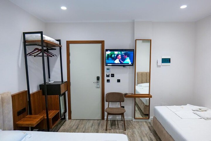 Room 16 of 72