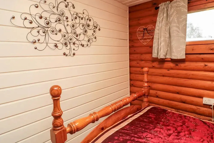 Room 4 of 14