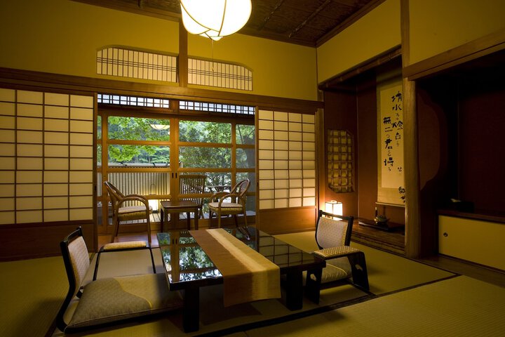 Room 13 of 90