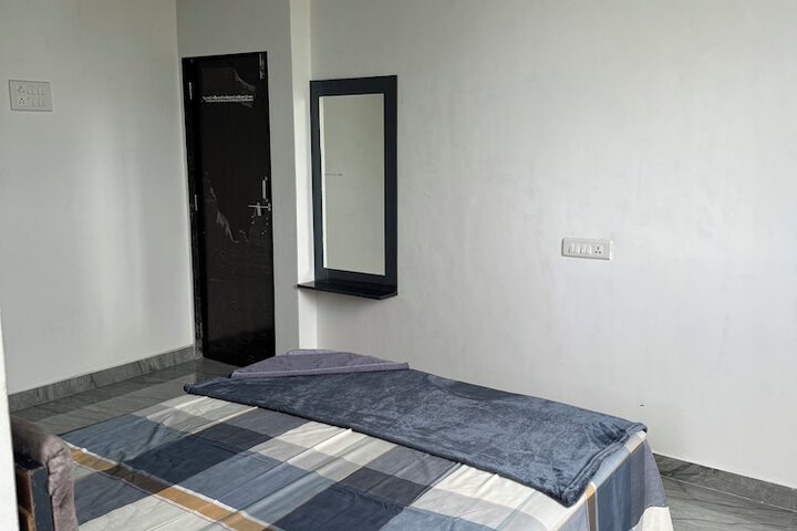 Room 13 of 50