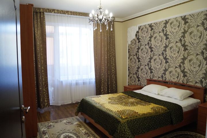 Room 5 of 8