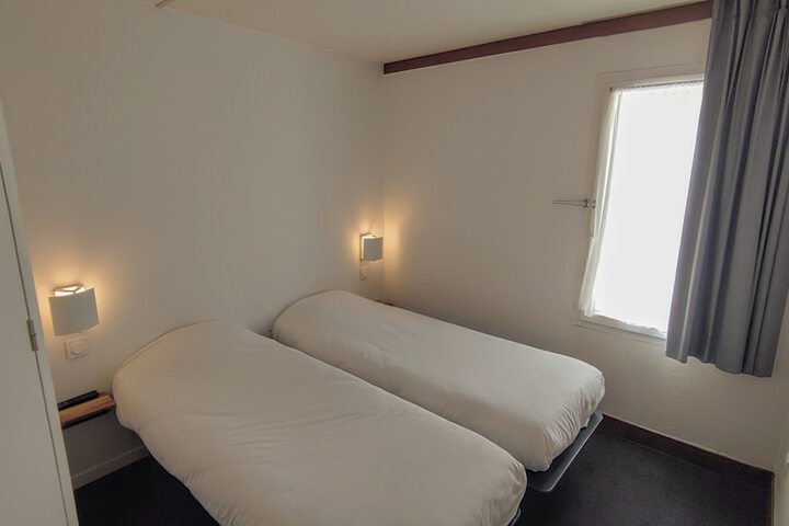 Room 10 of 22