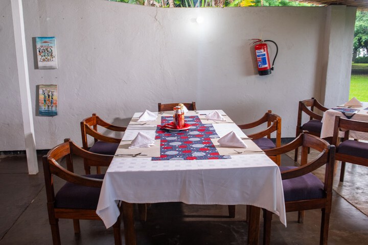Dining 37 of 66