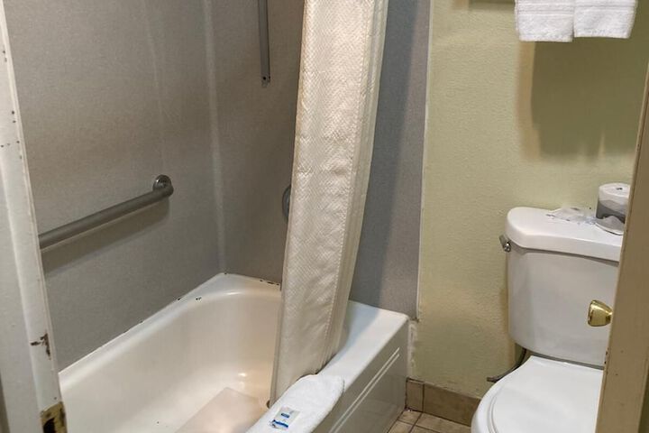 Room 18 of 25