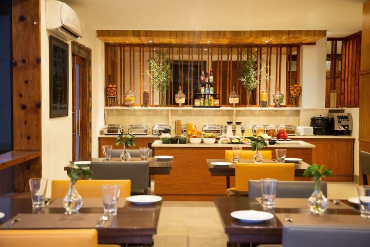 Dining 12 of 22