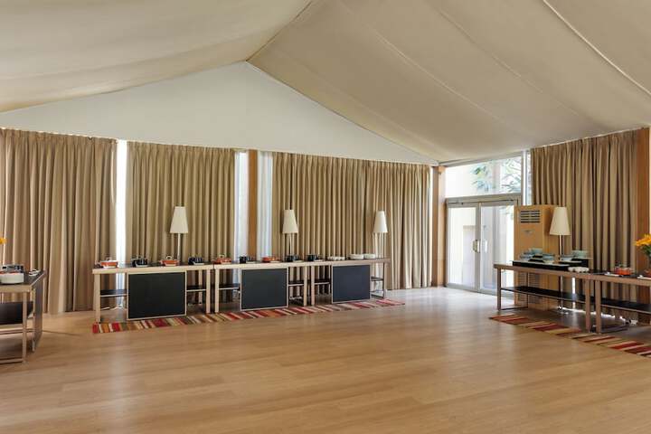 Ballroom/Hall 48 of 64