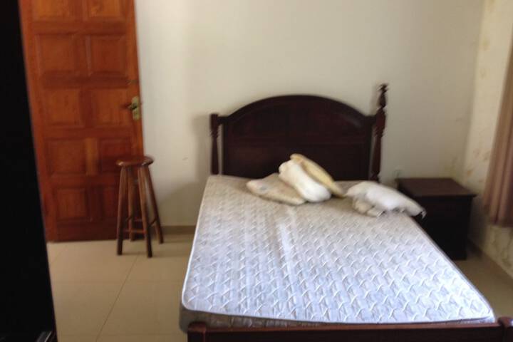 Room 5 of 9