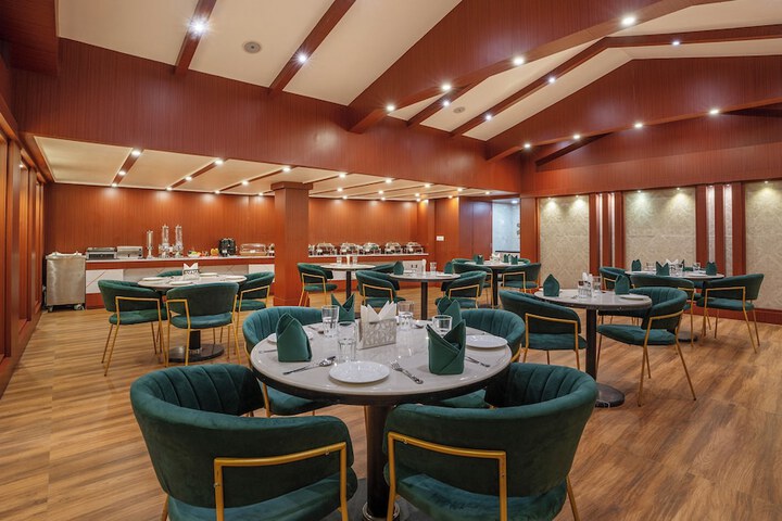Dining 13 of 14