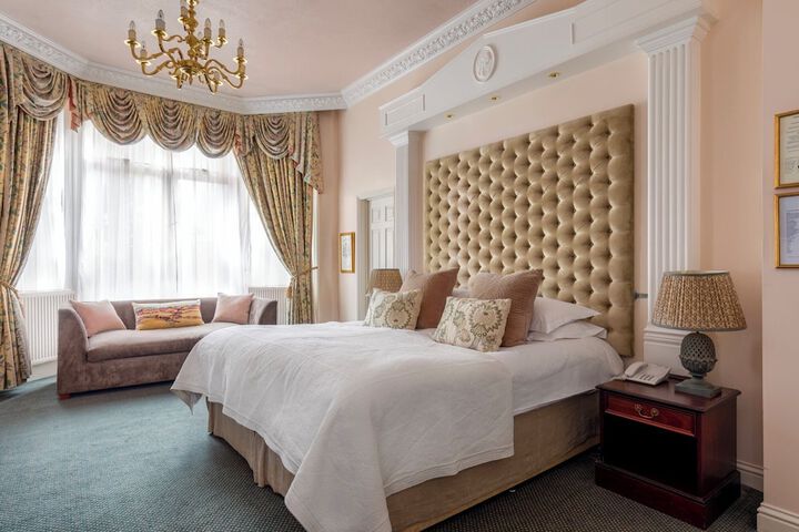 Room 27 of 48