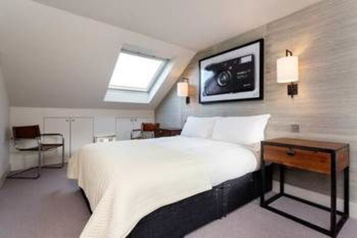 Room 12 of 32