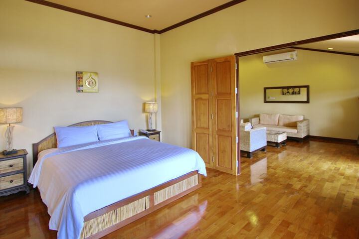 Room 5 of 61