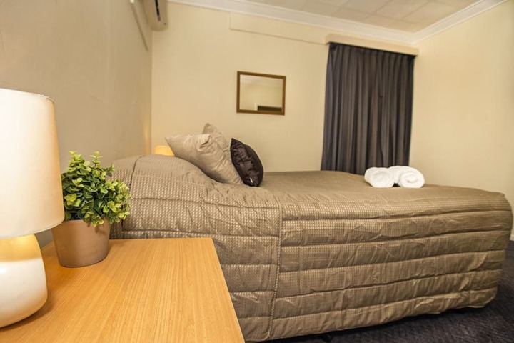 Room 6 of 31
