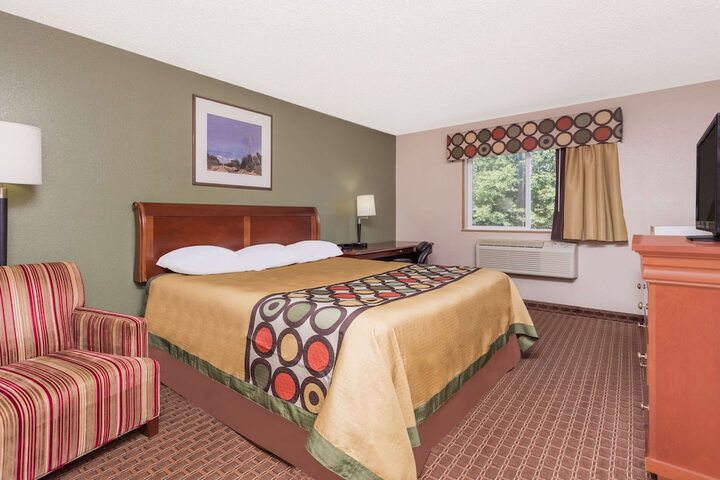 1 Queen Bed (18 of 20)