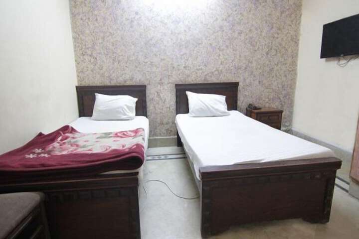 Room 10 of 30