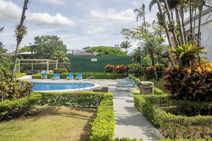 Pool 92 of 125