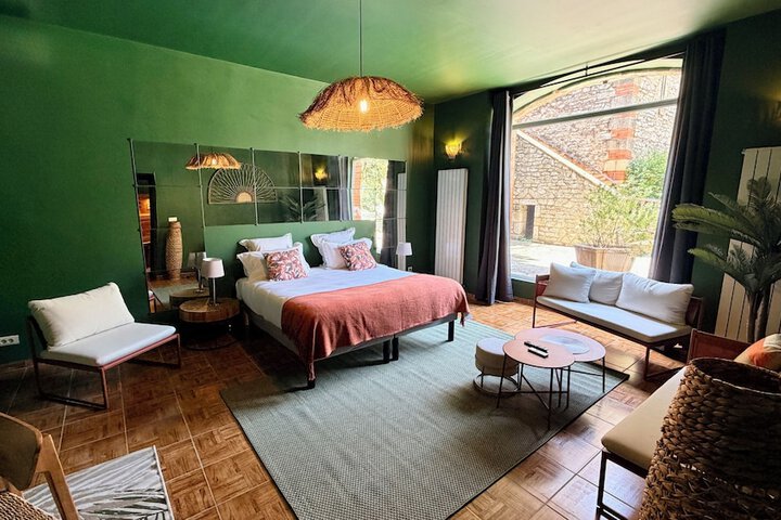 Room 30 of 49