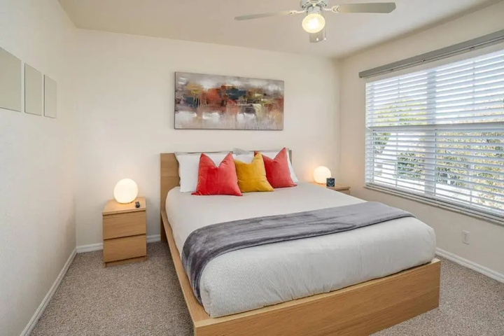 Room 2 of 27