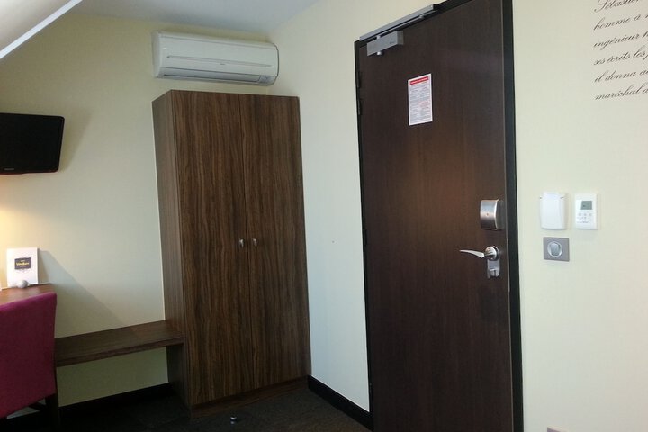 Room 11 of 41